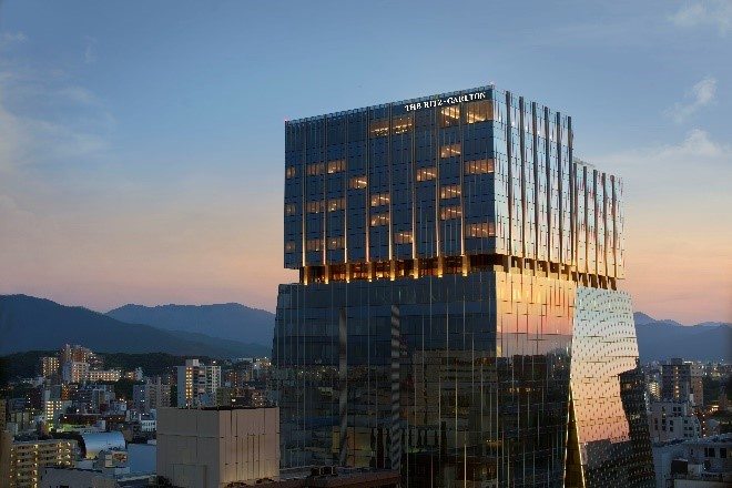 Redrock Leisure Complex — curtain walling